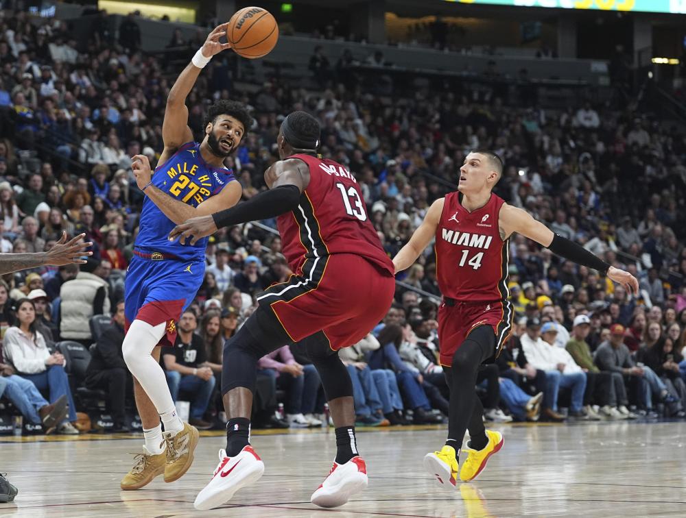 在周琦伤退 在周琦伤退