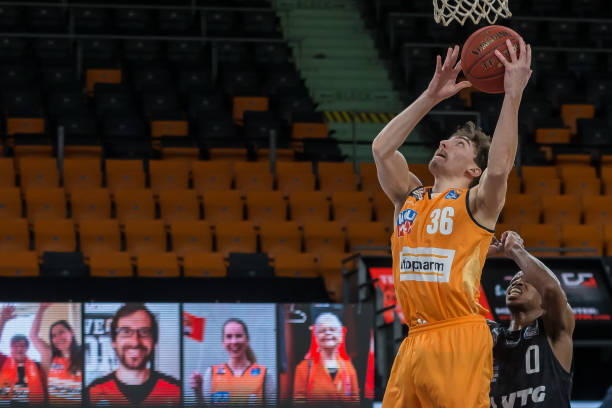 还落实在他 还落实在他